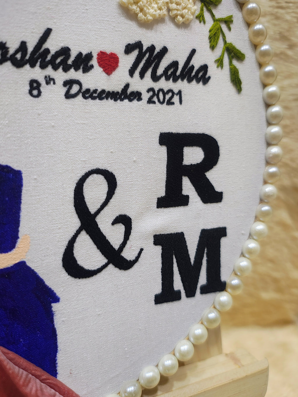 INFINITY CREATIONS Personalized 3D Engagement Hoop | Custom Couple Silhouette Gold Lace Gift